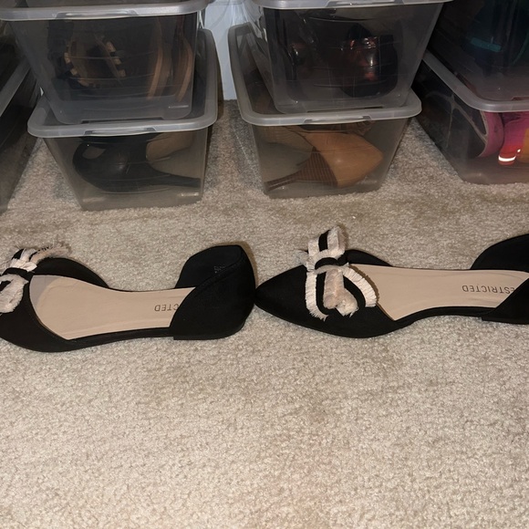 Restricted Black Women's Flats with Bow Detail - Picture 3 of 5